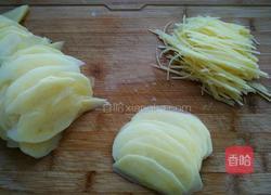 土豆丝鸡蛋饼的做法图解1