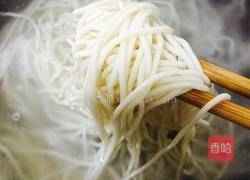 韭苗鹅肝蛋炒面的做法图解1