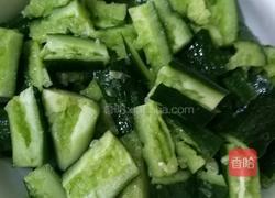 酸辣黄瓜的做法图解2