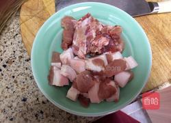 猪肉炖粉条的做法图解2