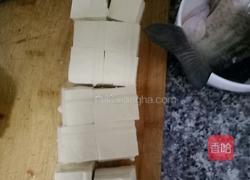 鲫鱼白菜豆腐汤的做法图解3