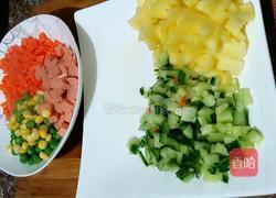 田园菠萝炒饭的做法图解3