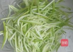 糖醋番茄汁拌西葫芦的做法图解1