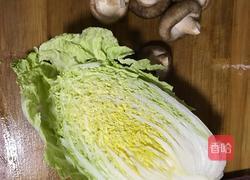 大白菜炒香菇的做法图解1