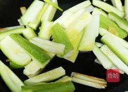 闹春一一椒香茭瓜的做法图解8