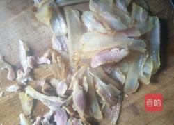 蒜苔炒腊肉的做法图解2