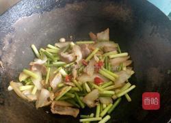 蒜苔炒腊肉的做法图解7