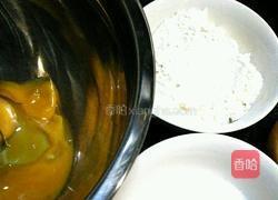 简单版蛋黄饼干的做法图解1