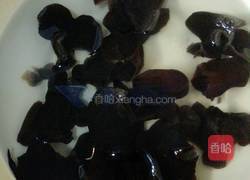 甘蓝木耳炒鸡蛋的做法图解2