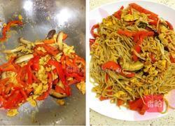红烧肉盖炒面的做法图解3