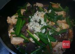 焖豆腐鸭血韭菜的做法图解13