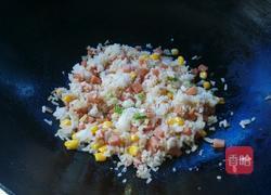 菠萝火腿玉米粒炒饭的做法图解5
