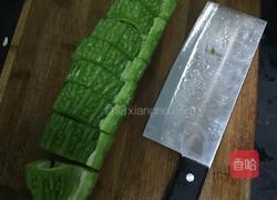 西红柿苦瓜瘦肉羹的做法图解2