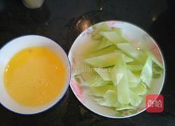 鸡蛋炒莴笋的做法图解2