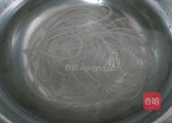 芹菜炒粉条的做法图解1