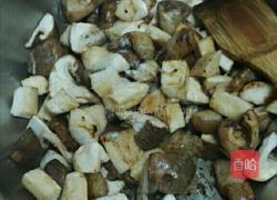 咸肉烧蘑菇的做法图解8