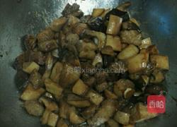 咸肉烧蘑菇的做法图解9