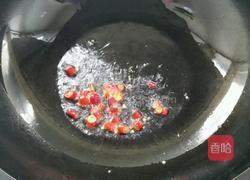 家常五花肉炒蒜芯的做法图解5