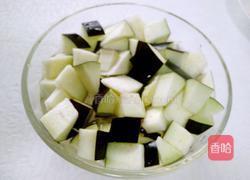 玉米粒炒茄子的做法图解1