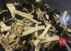 香菇木耳莲藕焖豆腐张的做法图解10