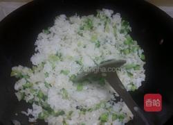 黄瓜蛋炒饭的做法图解4