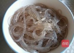 绿甘蓝炒粉条的做法图解2