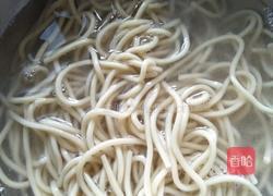 香肠孜然炒面的做法图解1