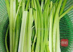 馄饨馅之芹菜鲜肉的做法图解1