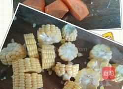 玉米胡萝卜墨鱼炖肉的做法图解5
