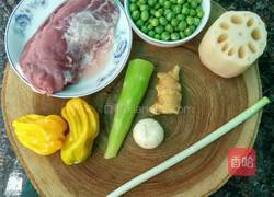 莲藕豌豆爆肉丁的做法图解1