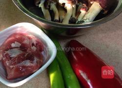 大球盖菇炒肉的做法图解3