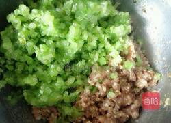 猪肉香芹馅的做法图解8