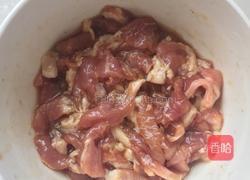 榛蘑尖椒肉丝的做法图解2