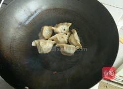 无水抱蛋煎饺的做法图解2