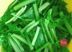 芹菜炒肉的做法图解2