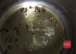 水汆嫩肉丸的做法图解2