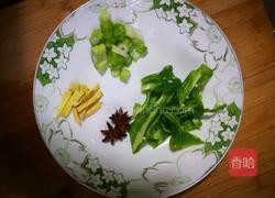 土豆茄子烧木耳的做法图解1