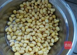 黄豆枸杞花生豆浆的做法图解1