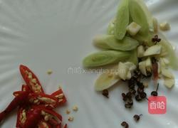 蒜台炒鸡块的做法图解3