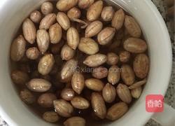 水煮花生米的做法图解1