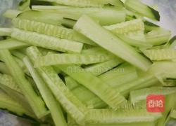 小炒黄瓜条的做法图解3