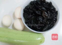 西葫芦鸡蛋包子馅的做法图解2