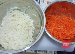 胡萝卜土豆丝饼的做法图解1