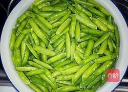 盐水豌豆的做法图解1