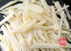 两丝炒鸡肉的做法图解2