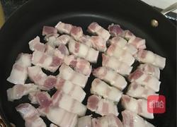 红烧肉炖鹌鹑蛋的做法图解1