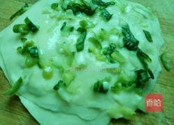 老屋私房菜饺子皮葱油饼的做法图解3