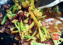 香肠炒菜花的做法图解9