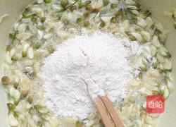 卡通槐花鸡蛋饼的做法图解4