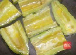 香煎苦瓜的做法图解2